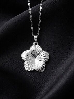 Mint & Lily Pressed Birth Flower Necklace